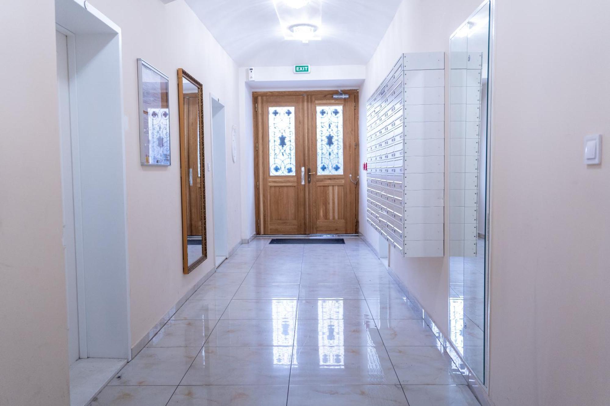 Beautiful In The Center Of 1 Apartment *