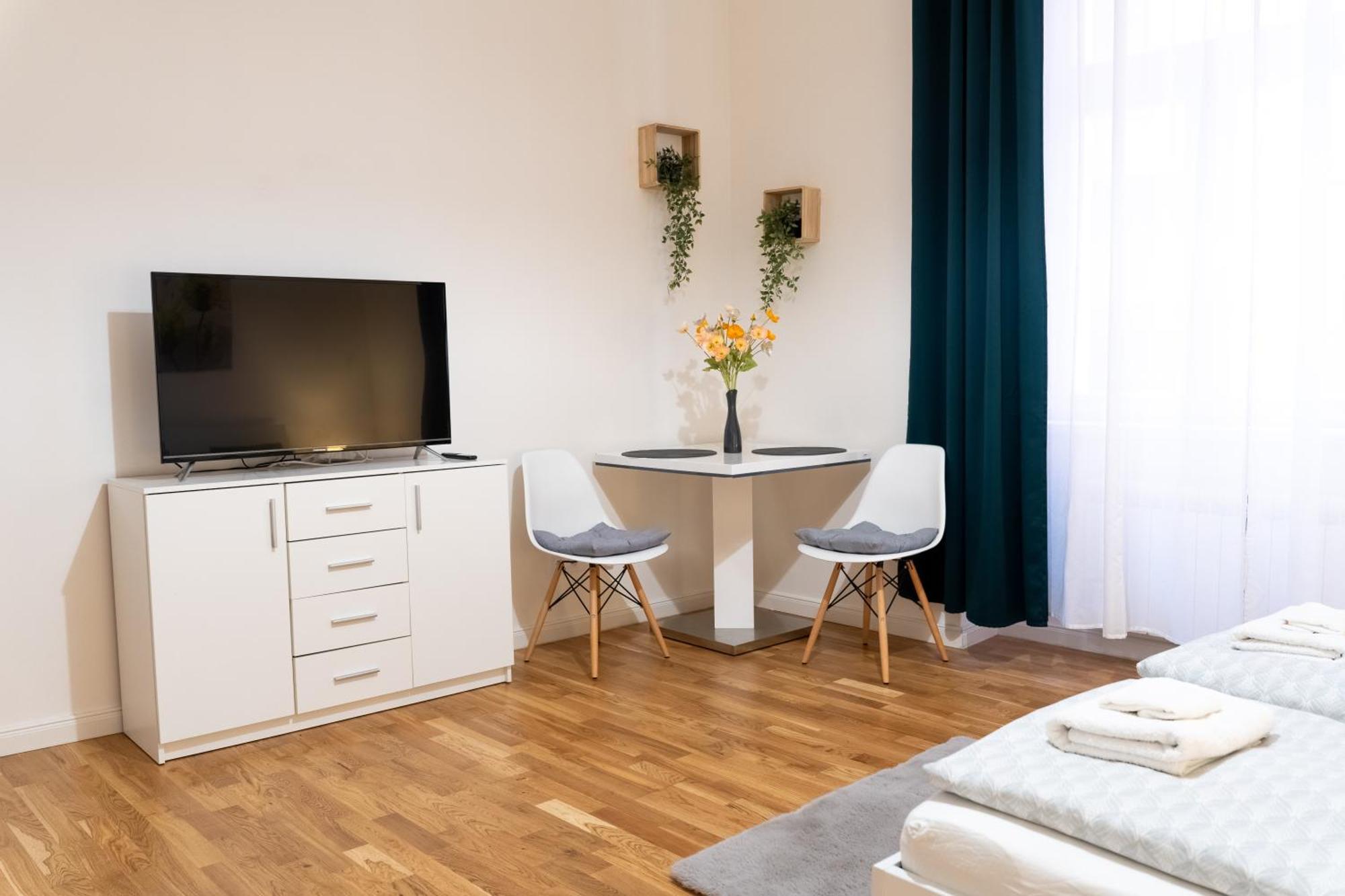 Beautiful In The Center Of 1 Apartment *